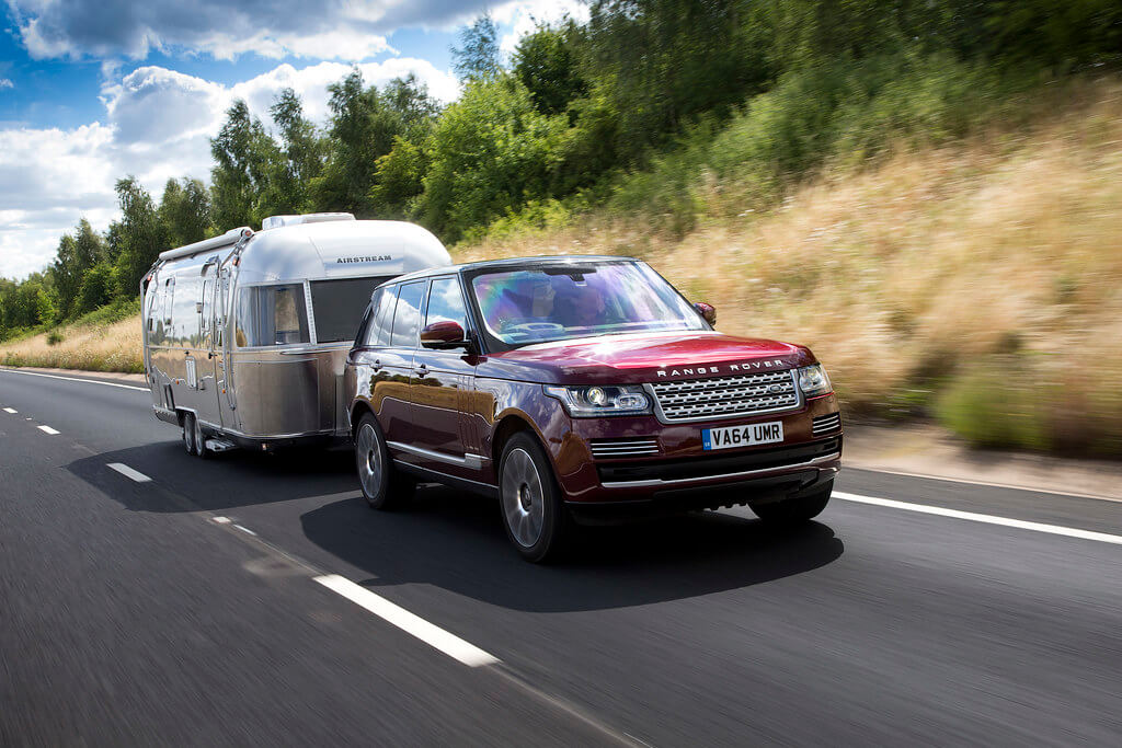You are currently viewing Can You Tow A Caravan With An Automatic Car?