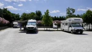 Read more about the article How to find free motorhome parking in Italy